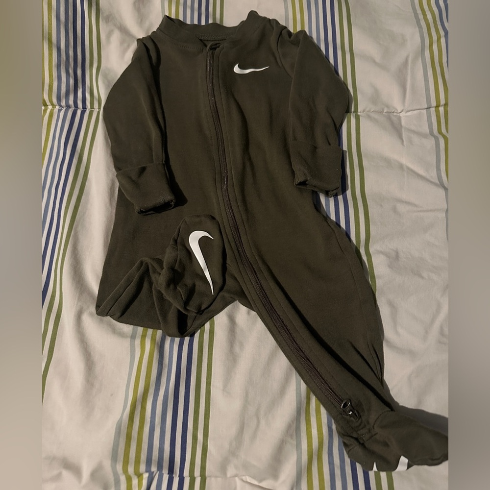 Nike Baby Essentials Footed Coverall One Piece Outfit 6M